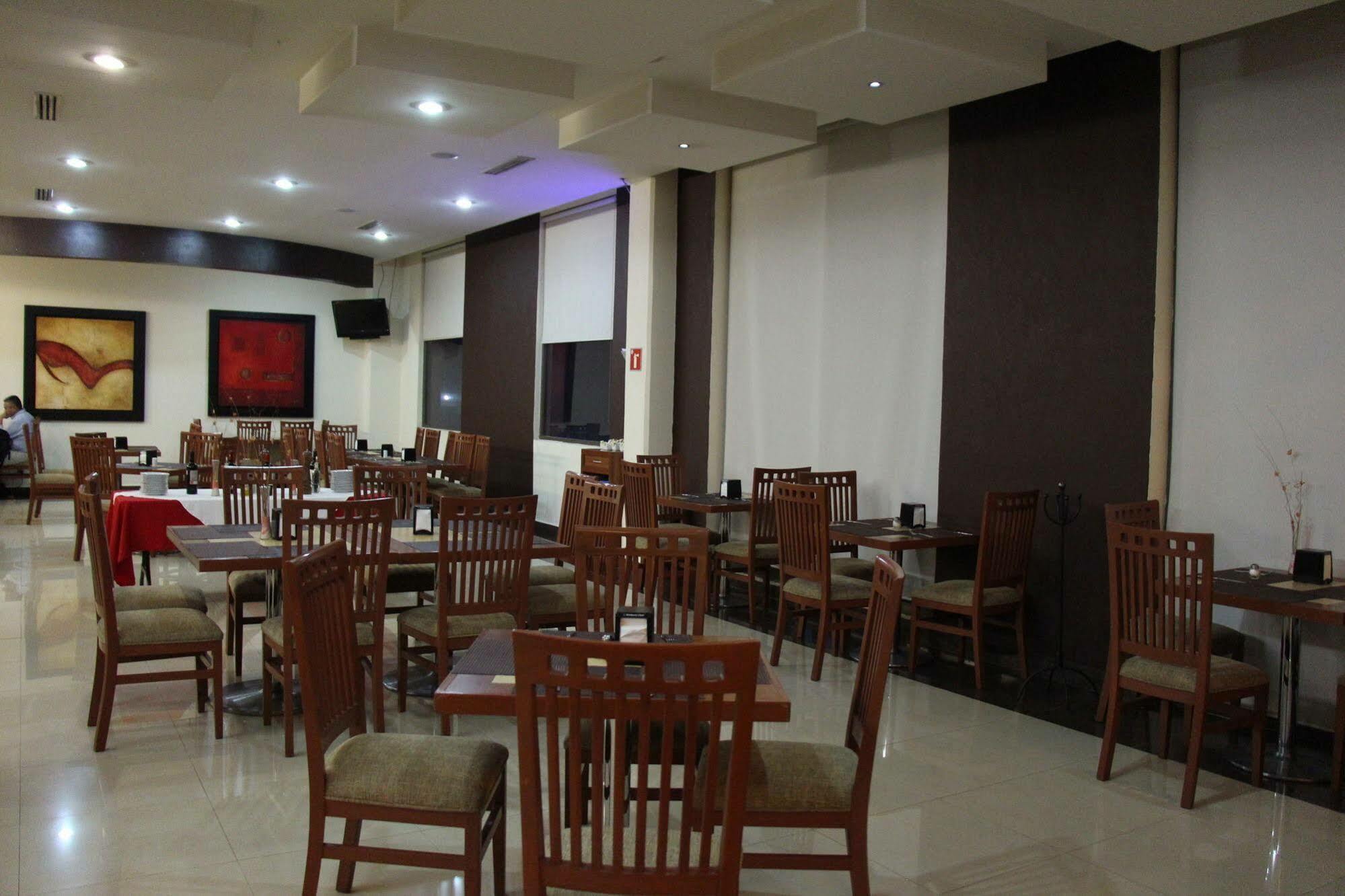 Hotel Soleil Business Class Celaya Exterior photo