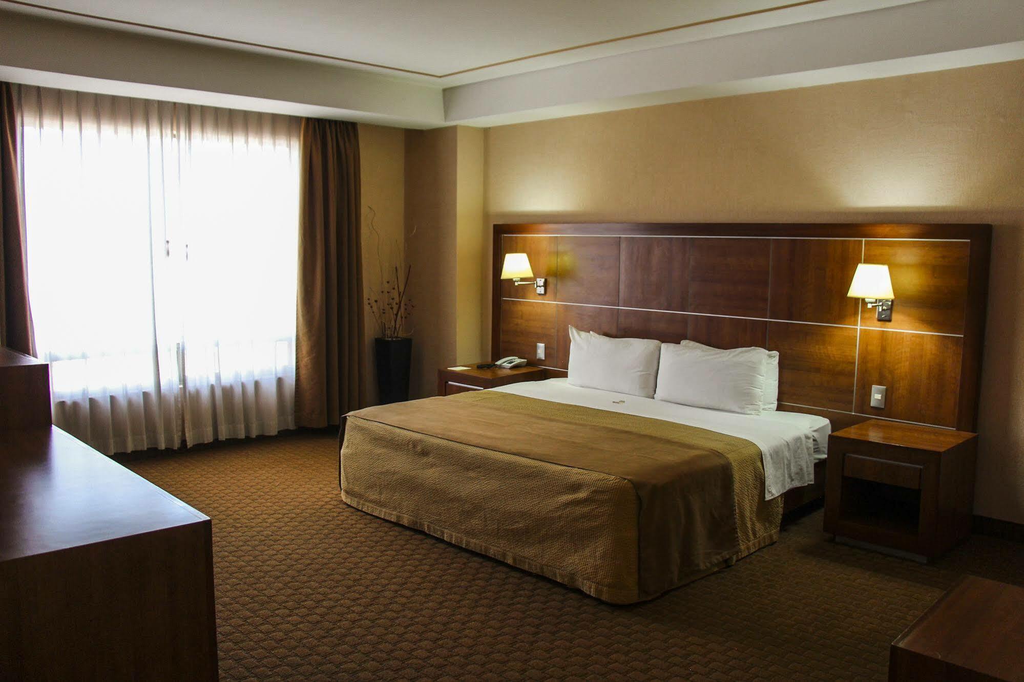 Hotel Soleil Business Class Celaya Exterior photo